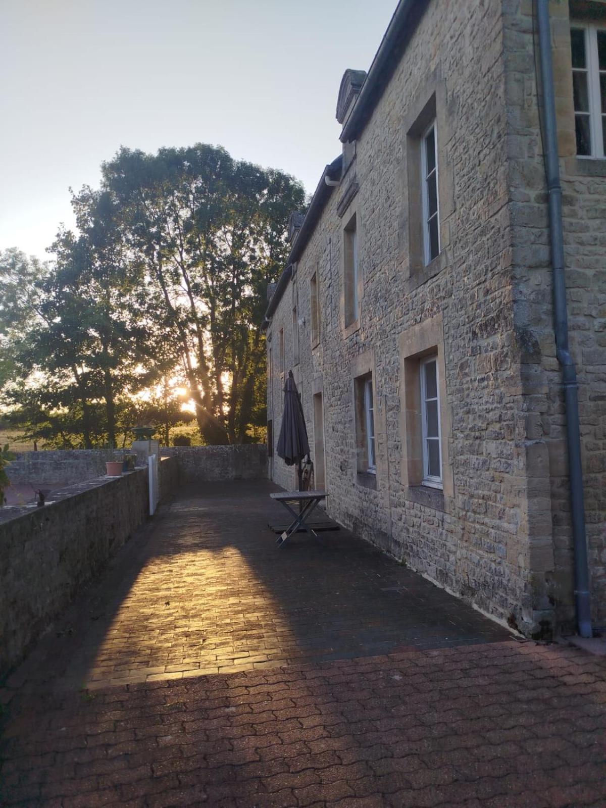 Maison De Charme Tour-en-Bessin Exterior photo